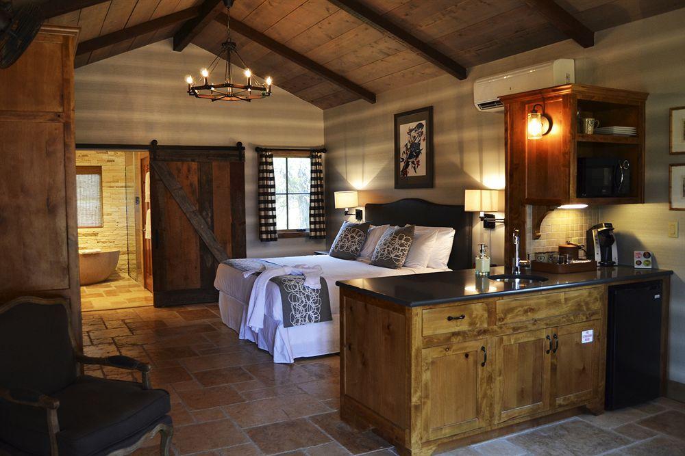 Camp Lucy Hotel ดริปปิง สปริงส์ ภายนอก รูปภาพ