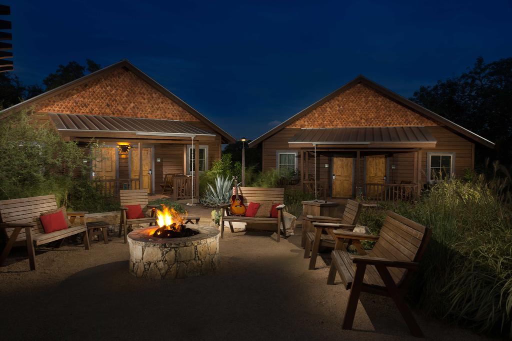 Camp Lucy Hotel ดริปปิง สปริงส์ ภายนอก รูปภาพ