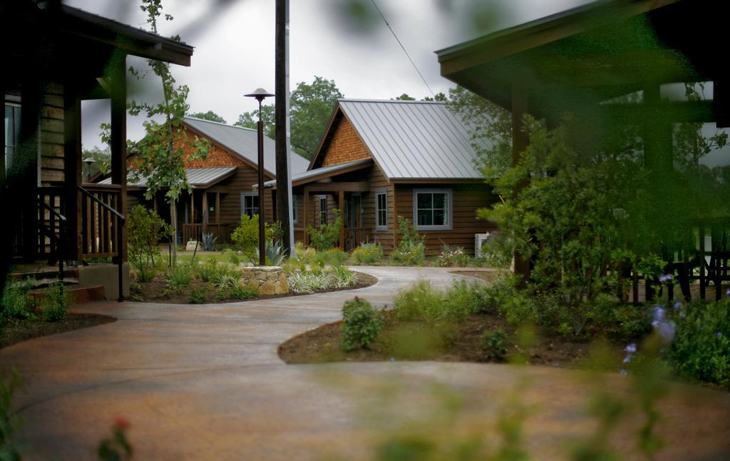 Camp Lucy Hotel ดริปปิง สปริงส์ ภายนอก รูปภาพ