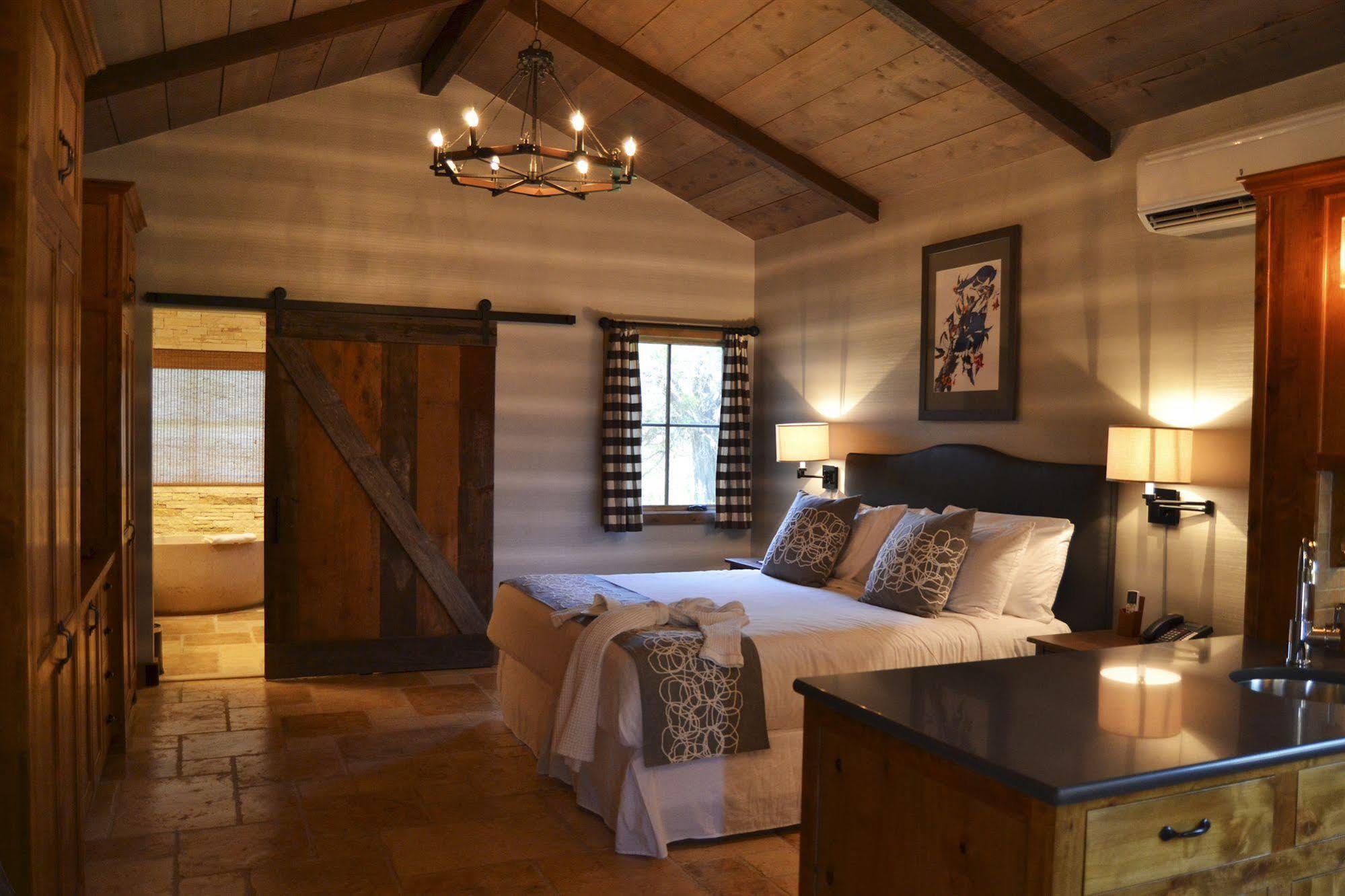 Camp Lucy Hotel ดริปปิง สปริงส์ ภายนอก รูปภาพ