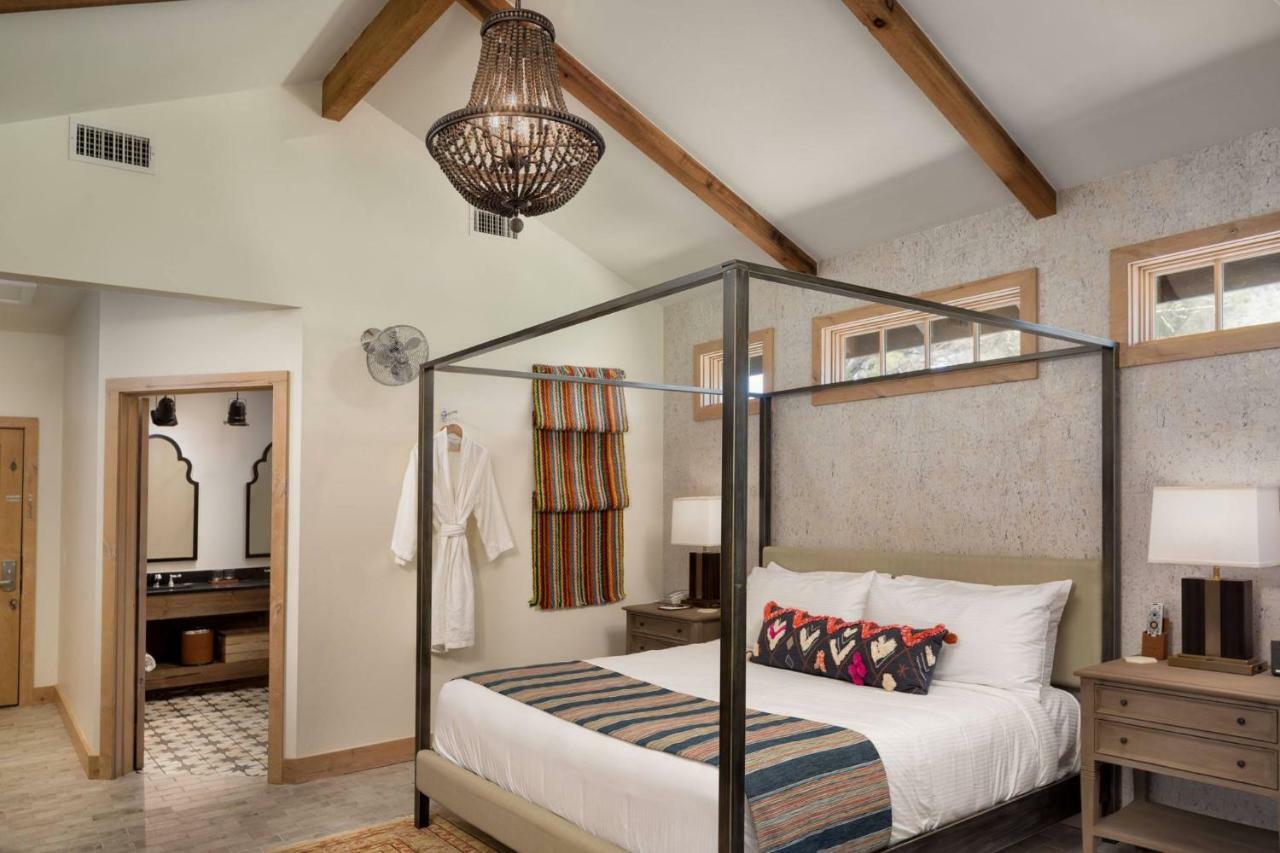 Camp Lucy Hotel ดริปปิง สปริงส์ ภายนอก รูปภาพ